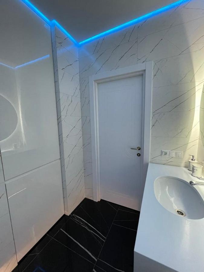 1 Room 65M2 Center Of Obolon Near River Side. Київ Екстер'єр фото